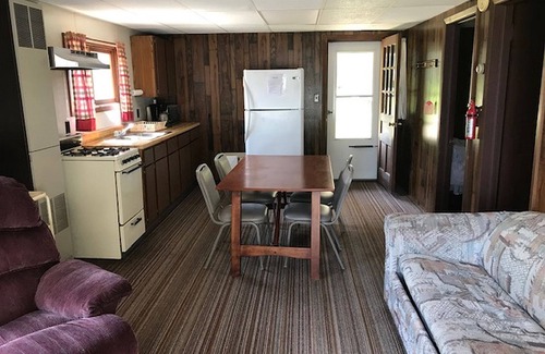 Barbeau Cabin | Cozy Cabin Retreat by the St. Mary's River with Breakfast