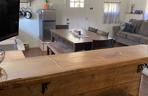 Hillsgrove Cabin | Relaxing Cabin with Hot Tub Near Hiking and Fishing Trails