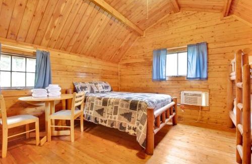 Bloomington House | Cozy Cabin Retreat with Pool Access for Family Fun
