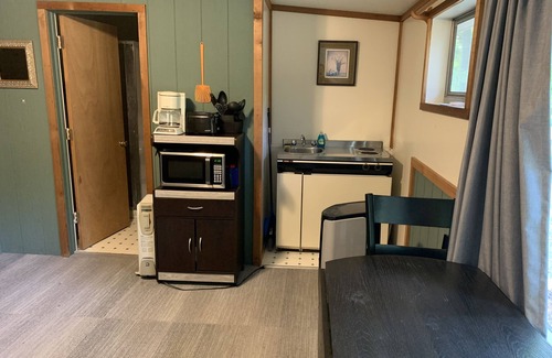 Sand Creek Cabin | Secluded Cabins by the Lake - Perfect for Family Getaways