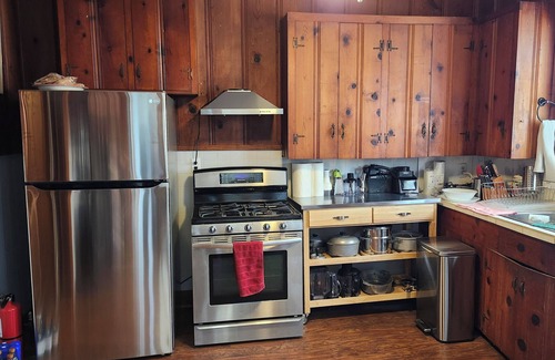 Orange House | Cozy Cajun Retreat Near Lamar College and Boat Docks