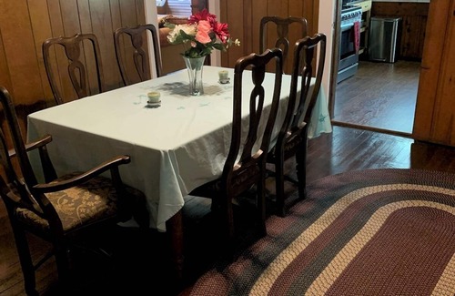 Orange House | Cozy Cajun Retreat Near Lamar College and Boat Docks