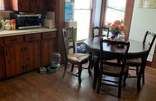 Orange House | Cozy Cajun Retreat Near Lamar College and Boat Docks