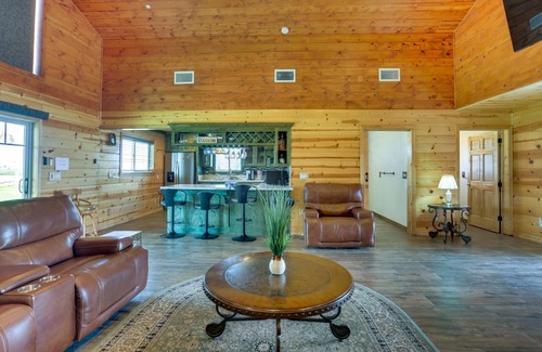 Tulare House | Inviting California Vacation Rental with Rooftop Patio