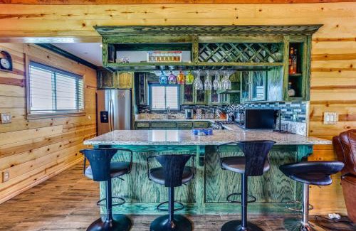 Tulare House | Rustic California Retreat with Rooftop Patio & Family Amenities