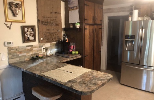 Unionville House | Pet-Friendly Rustic Cape by the Lake - Guest Rated 9.8/10