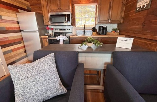 Hemphill Cabin | Cozy Cedar Waterfront Cabin 7 on Toledo Bend with Views