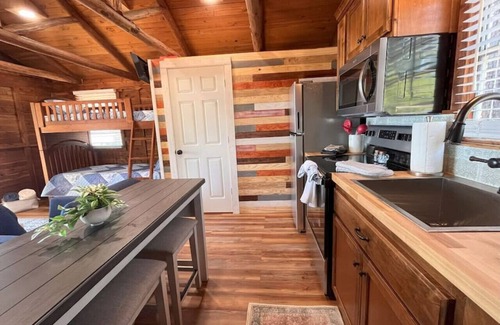 Hemphill Cabin | Cozy Cedar Waterfront Cabin 7 on Toledo Bend with Views