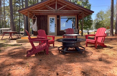 Hemphill Cabin | Cozy Cedar Waterfront Cabin 7 on Toledo Bend with Views