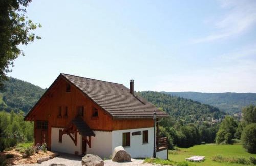 Le Thillot Ski Chalet | Cozy Chalet Retreat in the High Vosges with Pool & Pets