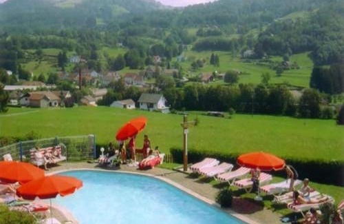 Le Thillot Ski Chalet | Cozy Chalet Retreat in the High Vosges with Pool & Pets