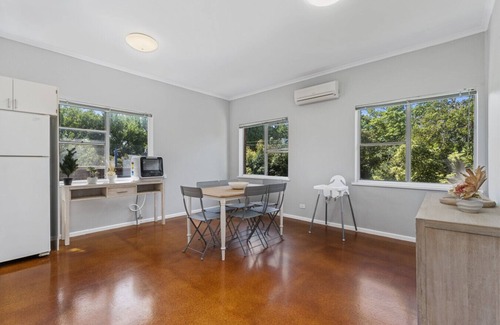 Yarralumla House | Rustic Charm by the Lake, Embassies & Parliament