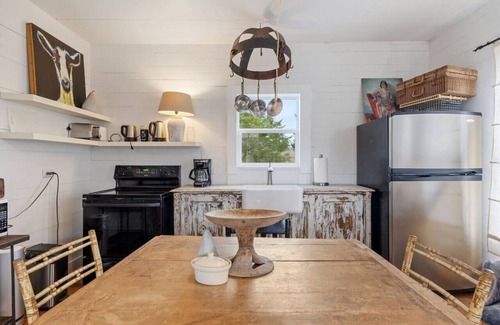 Warrenton House | Rustic Retreat at Our Quaint Round Top Farmhouse