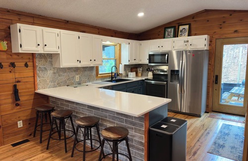 Hemphill Heights Cabin | Rustic Charm Meets Modern Comfort – Cozy Mountain Cabin Retreat at Calm Creek!