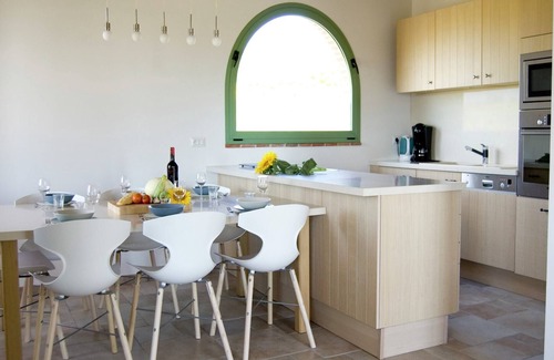 Cortona House | Top-Rated Belvilla by OYO: Poolside Retreat Awaits