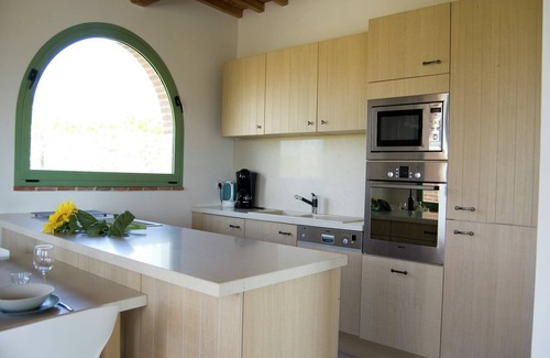 Cortona House | Top-Rated Belvilla by OYO: Poolside Retreat Awaits