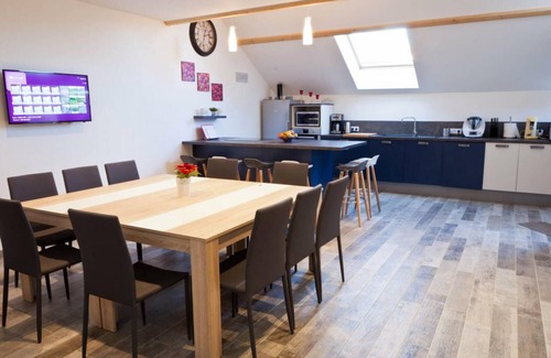 Le Cercueil Cottage | Gite Le Cercueil: Perfect Getaway for Families & Pets