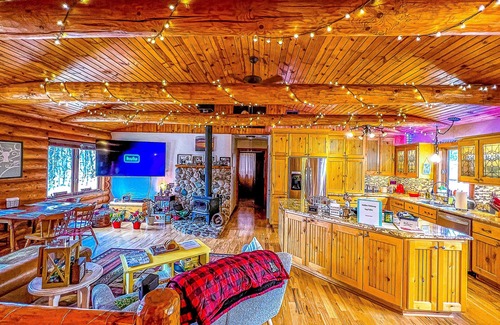 Colgate House | Cozy Log Cabin Steps from Pewaukee Lake Boat Launch