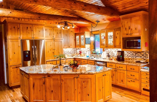 Colgate House | Cozy Log Cabin Steps from Pewaukee Lake Boat Launch