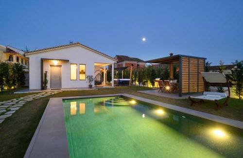 Petriti Villa | Idyllic Oceanfront Villa with Spa & Pool - 10/10 Rated