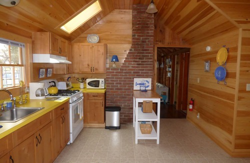 Ocean Point Cottage | Charming Ocean Point Cottage with Water Views and Pool