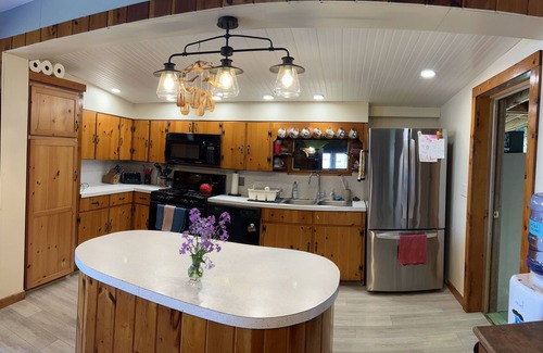 Etna Cottage | Scenic Cottage with Lake Access & Spa Near Ithaca