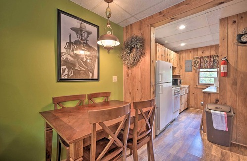 Huntingdon Cabin | Cozy 'Clint Eastwood' Ranch Apt Near Raystown Lake