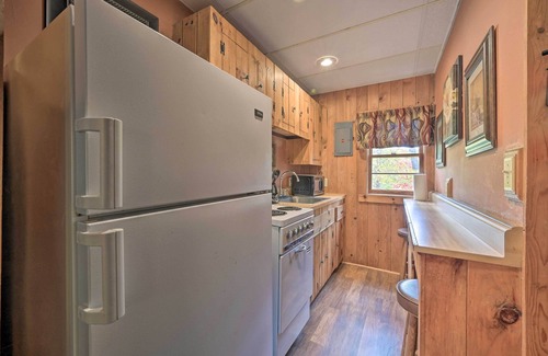 Huntingdon Cabin | Cozy 'Clint Eastwood' Ranch Apt Near Raystown Lake