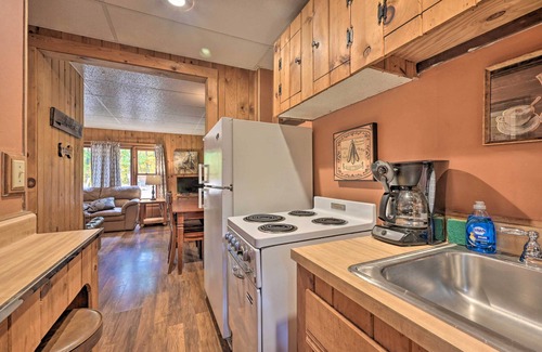 Huntingdon Cabin | Cozy 'Clint Eastwood' Ranch Apt Near Raystown Lake