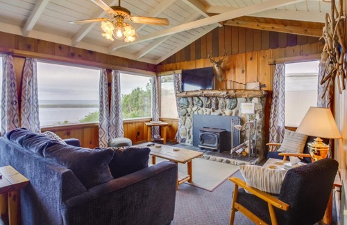 Smith River House | Coastal Smith River Cottage with Breathtaking Ocean Views