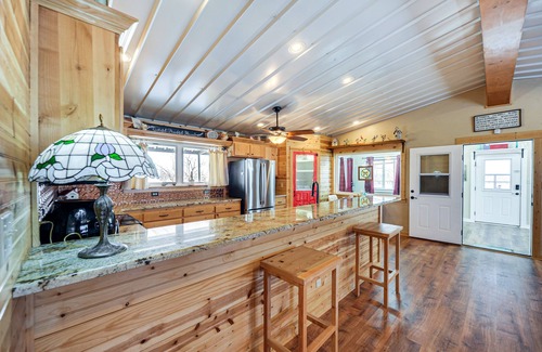 Gouldbusk House | Relaxing Coleman Retreat on 300 Acres with Hot Tub Access