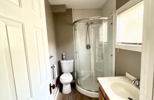 Waterbury House | Cozy Colonial Home with Private Rooms & Relaxing Hot Tub