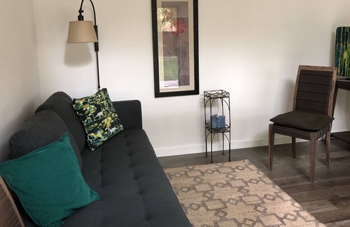 Lafayette Cottage | Charming Cottage Retreat Near Downtown with Breakfast Included