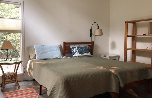 Lafayette Cottage | Charming Cottage Retreat Near Downtown with Breakfast Included