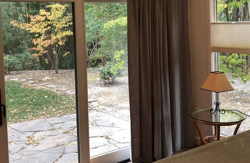 Lafayette Cottage | Charming Cottage Retreat Near Downtown with Breakfast Included