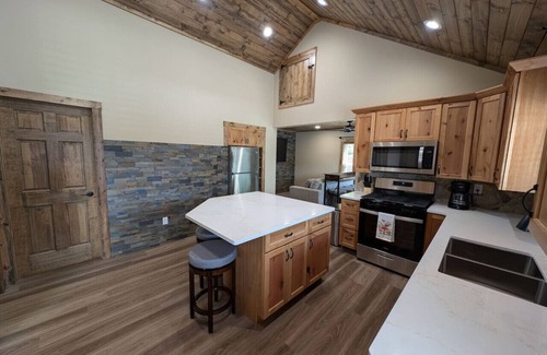 Twin Lakes House | Rustic Cottage Downtown Twin Lakes