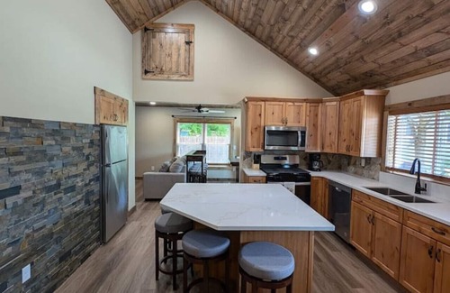 Twin Lakes House | Rustic Cottage Downtown Twin Lakes