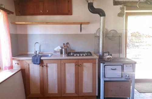 Centovalli Apartment | Serene Cottage Escape with Spa and Family-Friendly Amenities