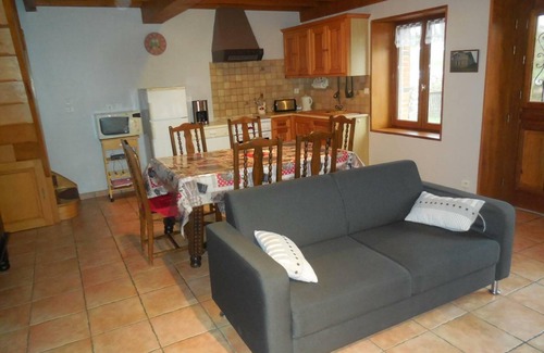 Chamboeuf Cottage | Cozy Gite Aveizieux: 2 Bedrooms with Spa and Kitchen