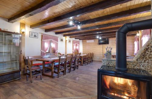 Kravarsko House | Cozy Cottage with Heated Pool - 4-Star Guest Rated Stay