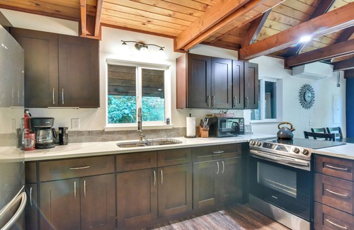 Mount St. Helens Cabin | Cozy Cougar Cabin with Fire Pit & Pet-Friendly Comfort