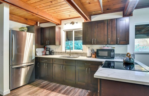 Mount St. Helens Cabin | Cozy Cougar Cabin with Fire Pit & Pet-Friendly Comfort