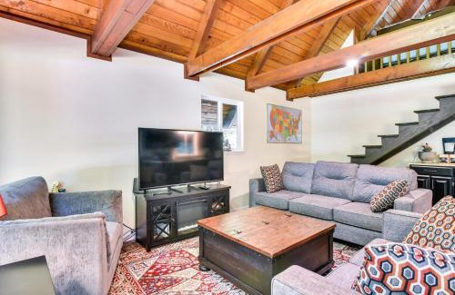 Mount St. Helens House | Cozy Cougar Cabin: Pet-Friendly Retreat with Fire Pit