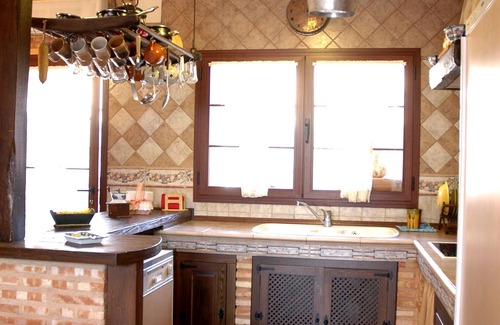 Almagro Cottage | Inviting Rustic Country House with Spa & Ocean View
