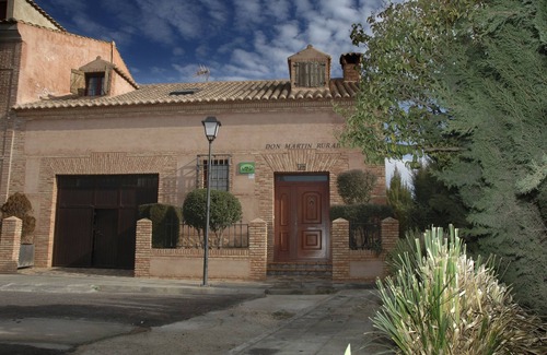 Almagro Cottage | Inviting Rustic Country House with Spa & Ocean View
