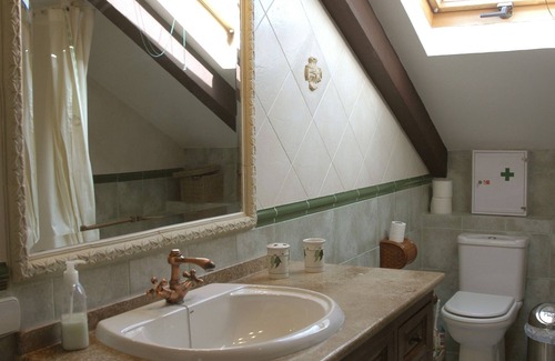 Almagro Cottage | Inviting Rustic Country House with Spa & Ocean View