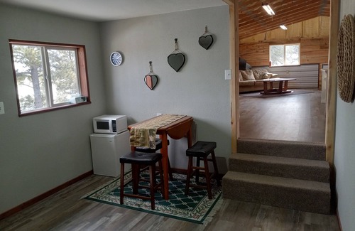 Roundup Cabin | Rustic Cowboy Lodge: Explore Nature with Hot Tub & Dining