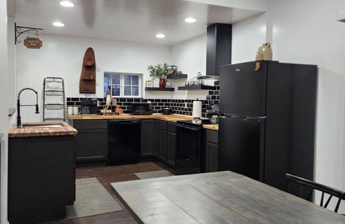 North Terre Haute House | Cozy Retreat on Terra Haute's East Side - 10/10 Rated Stay