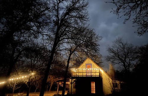 Noble Cottage | Cozy Forest Retreat with Workspace & Pet-Friendly Amenities