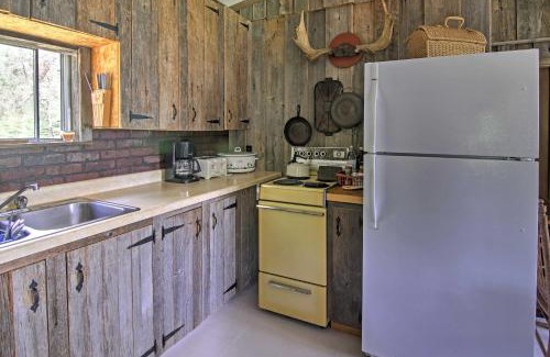 De Tour Village House | Scenic De Tour Village Cabin with Deck by Lake Huron